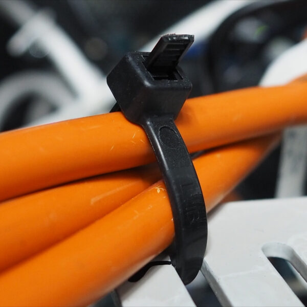 Кабелни превръзки