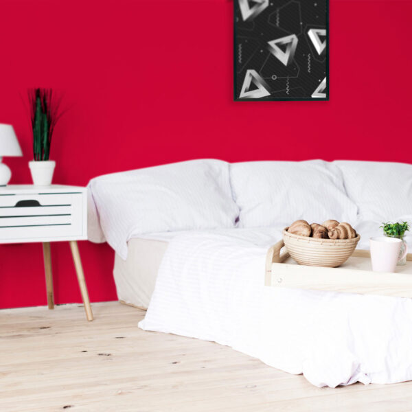 Стая със стени, боядисани в цвят божур